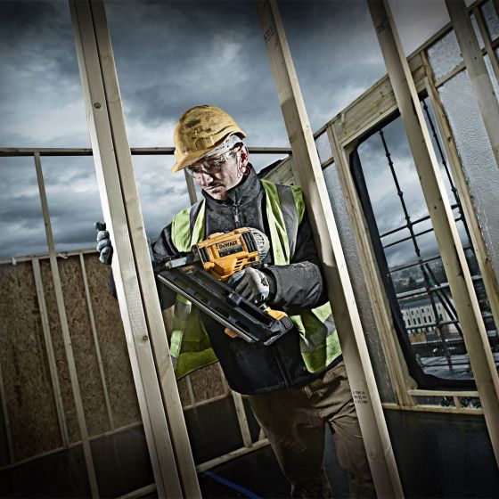 DeWalt DCN692N 18V Cordless Brushless First Fix Nail Gun Body Only (Discontinued)