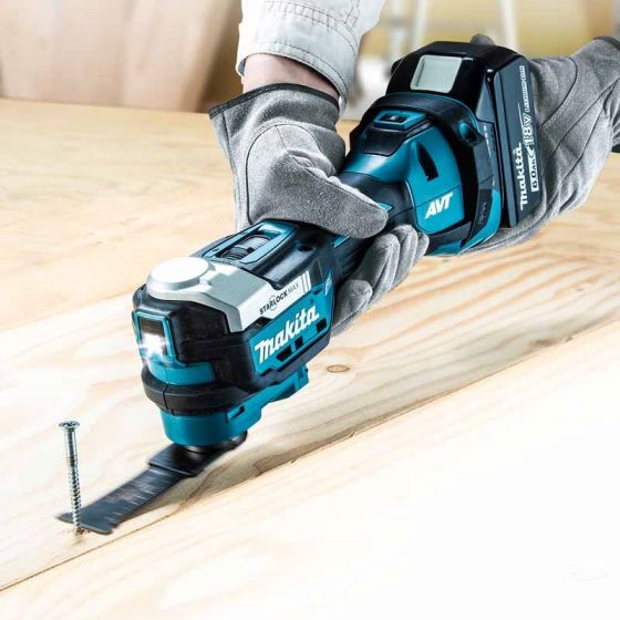 Makita DTM52Z in use